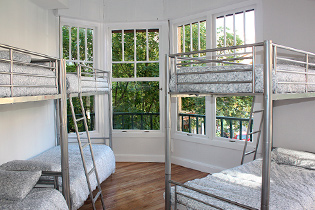  Aloha Hostel